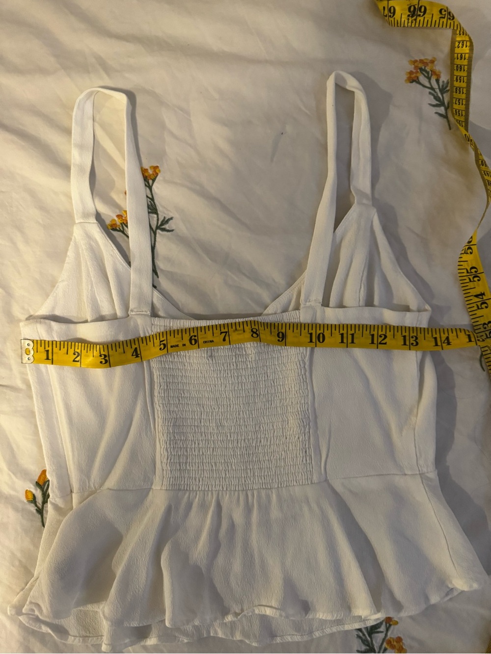 Wilfred Aritzia White Tie-Front Smocked Back Tank Top. Size: M - Picture 5 of 7